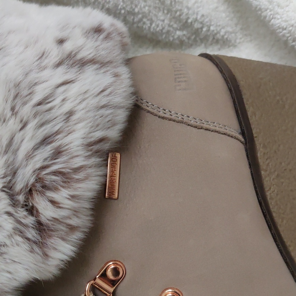 Cougar Penelope waterproof Suede & Rabbit Fur-Trim Wedge Mushroom Booties sz 9 - Picture 3 of 12